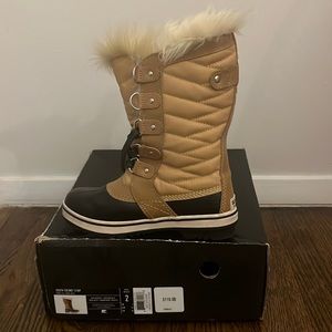 YOUTH TOFINO™ 
CURRY, ELK